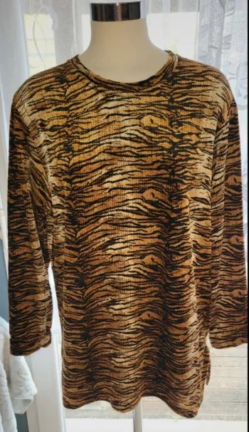Pull long à motif tigré - style unique !