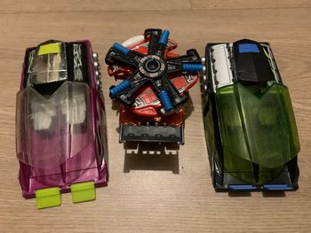 3 objet Hot wheels lanceur avec 66 voiture hotwheels et2 hélicoptère