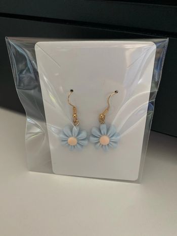 Idée cadeau Noël - Boucles d’oreilles fleur bleu