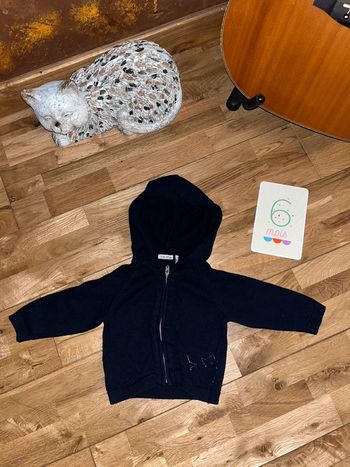 Joli gilet bleu marine motifs étoiles très bon état ikks 6 mois/68cm