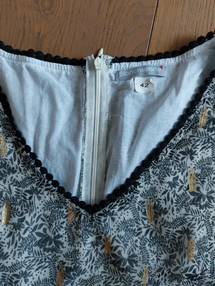 Robe très bon état taille 42 blanche porte - photo numéro 2