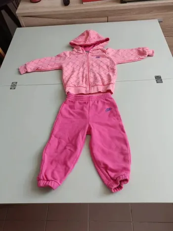 Semble Nike just do it 18/24 mois gilet zippé capuche et pantalon