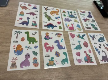 8 feuilles tatoo dino neuf paillettes