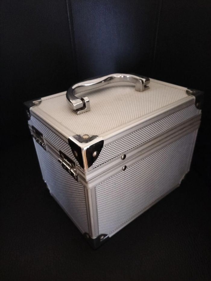 coffret beauté à étage 18 cm X 14 cm sans clé - vendu en état - photo numéro 2