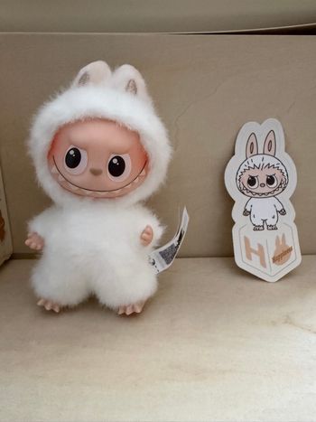 Popmart Labubu The Monster Pin for Love  Figurine H