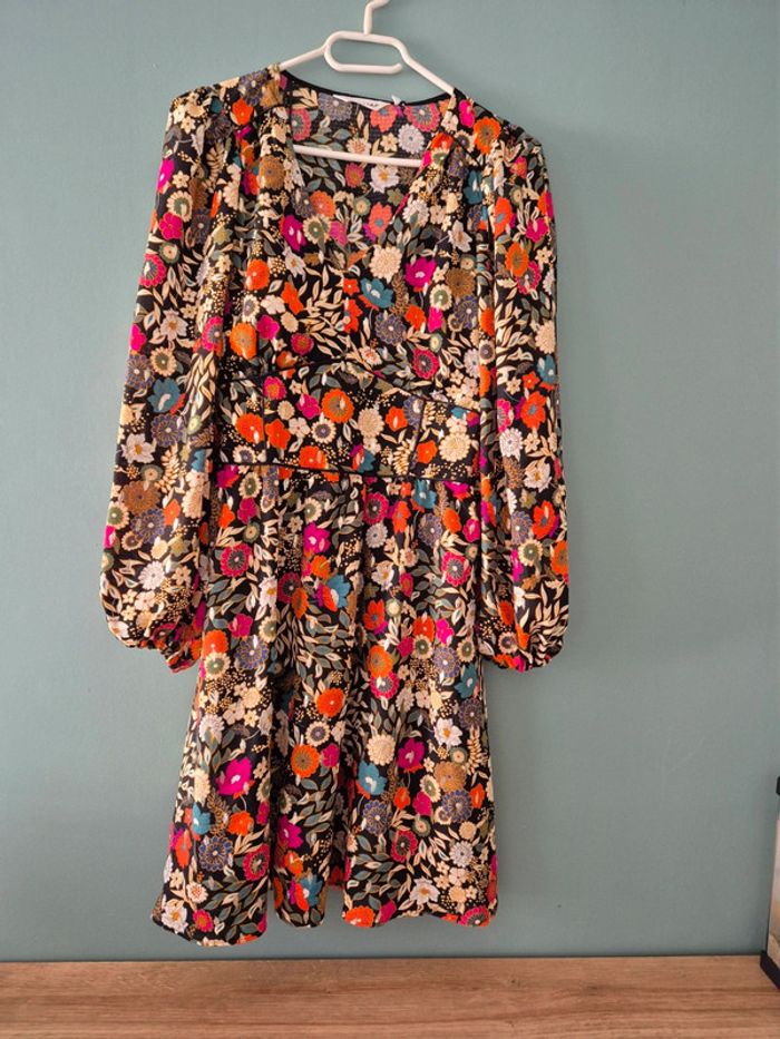 Très jolie robe fleurie manches longues, taille 36, nafnaf, neuve - photo numéro 2