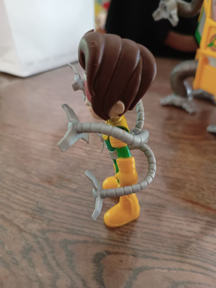 Robot pieuvre + Figurine articulée Octopus (Doc Ock) 10cm - Spidey et ses amis - photo numéro 3