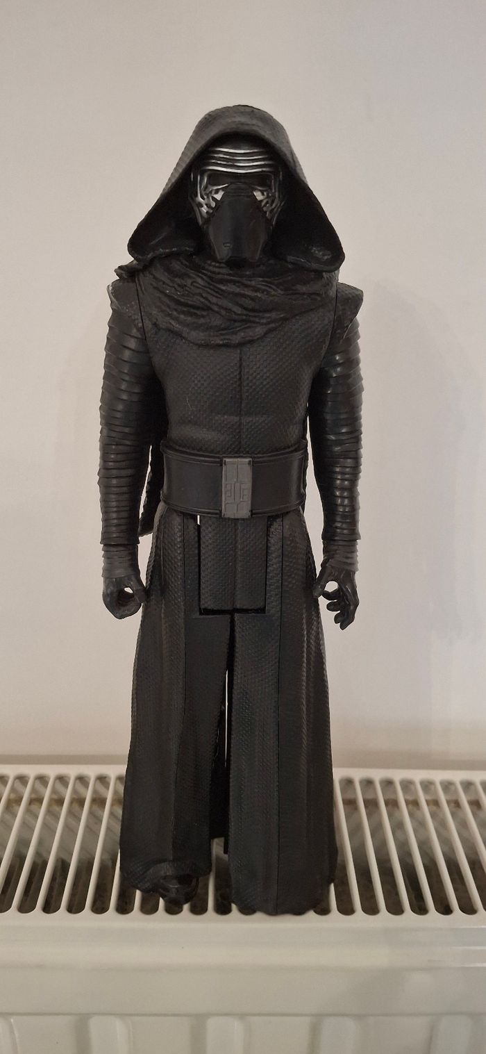 Figurine Star Wars Kylo Ren 30 cm avec cape et masque
