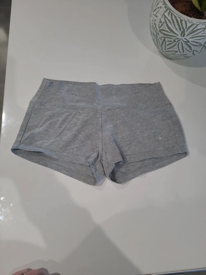 Short de gym, gris, taille 8 ans