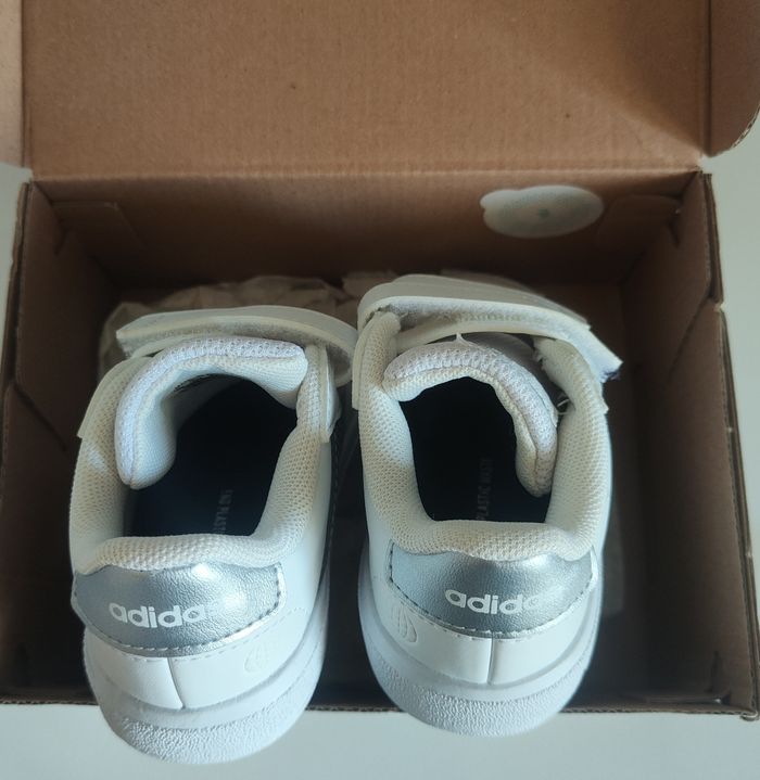 Basket adidas taille 22 - photo numéro 2