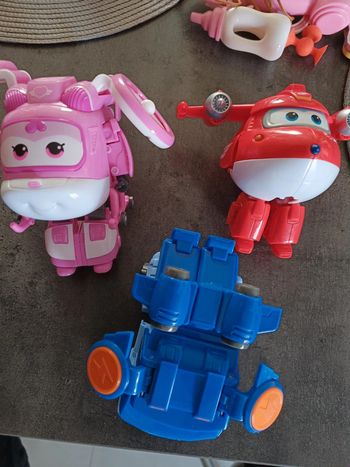 Lot personnages super wings