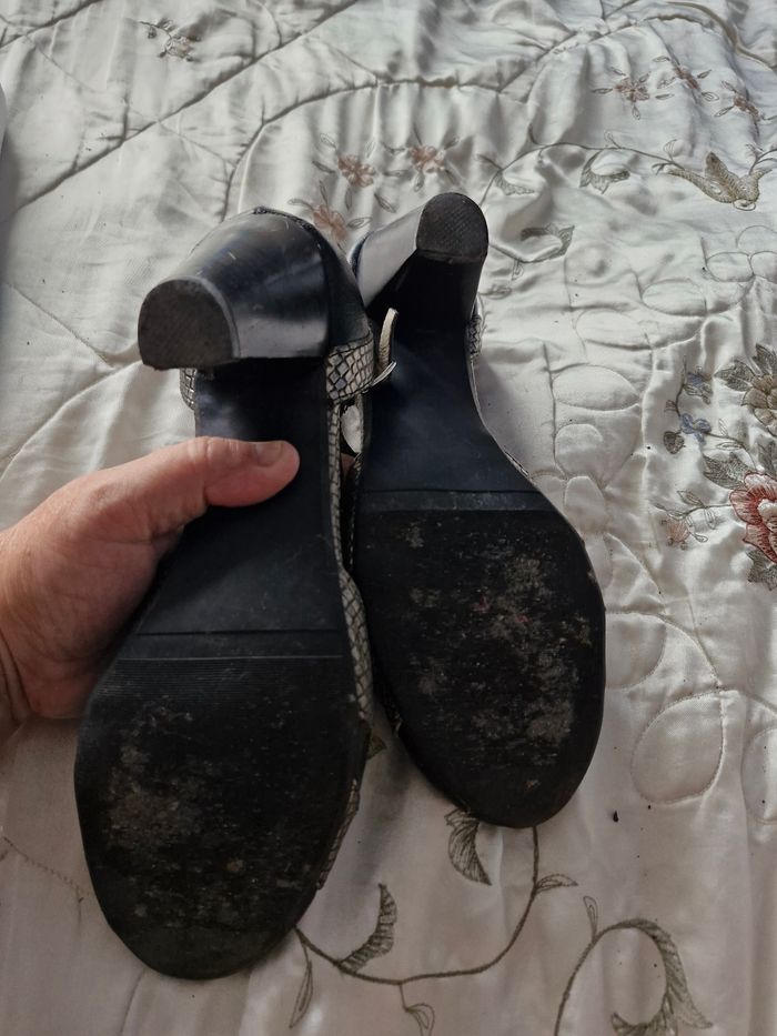 Très jolies sandales talon et brides - photo numéro 10