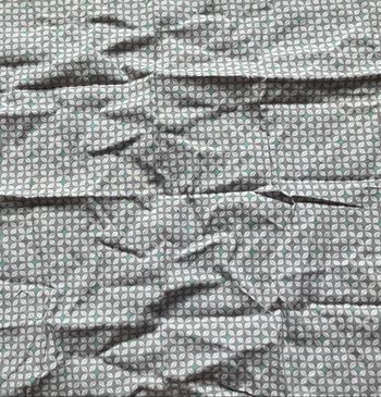 Chute de tissu imprimé géométrique