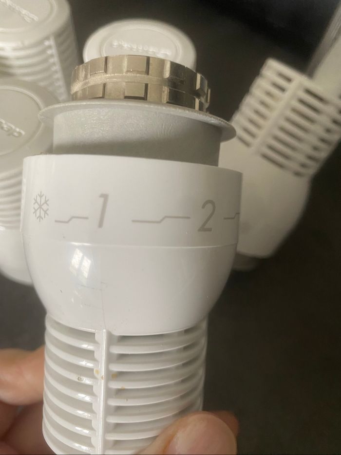 Têtes thermostatiques - photo numéro 4