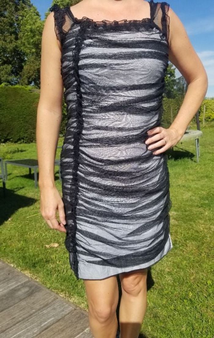 Robe blanche et tulle noir Almatrichi