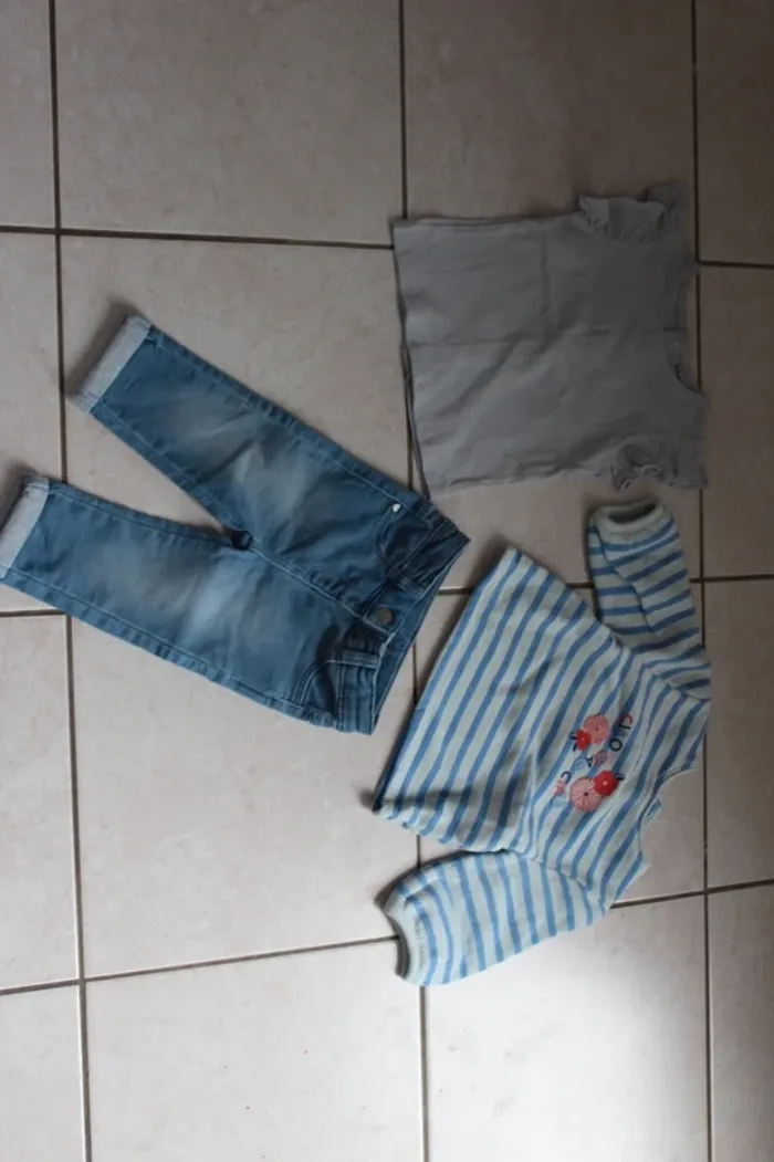 ensemble 3 pièces jean t shirt et pull taille 6 mois - photo numéro 9