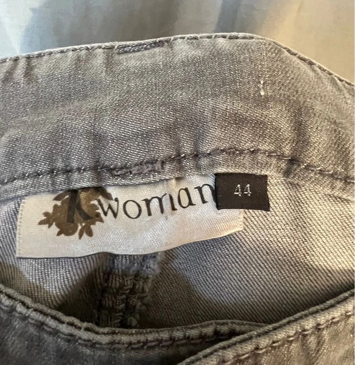 Jean gris marque woman taille 44 manque quelques strass voir photo en bon état - photo numéro 4