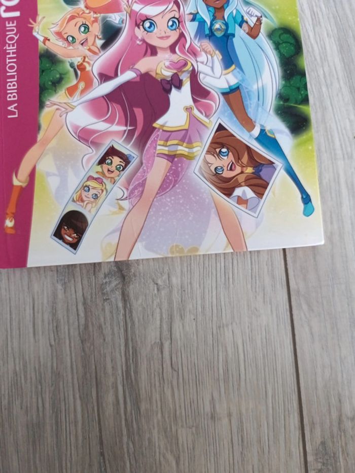 Livre lolirock - photo numéro 2