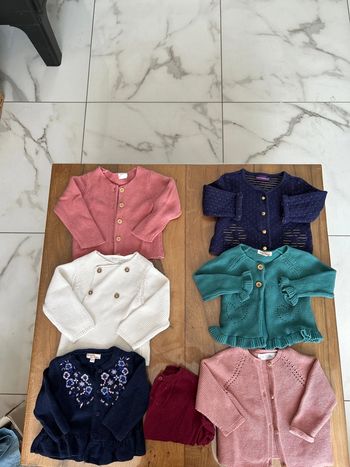 Lot gilets 9 mois bébé fille