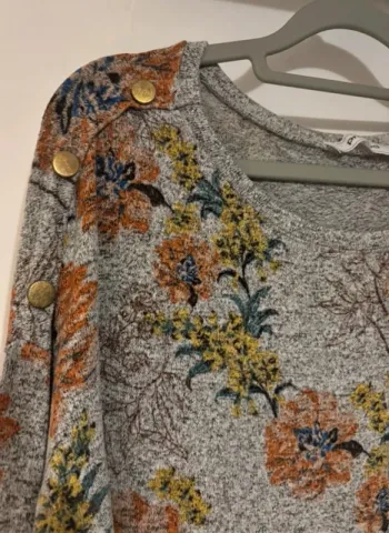 Jolie pull gris à fleur Promod taille 38-M très bon état