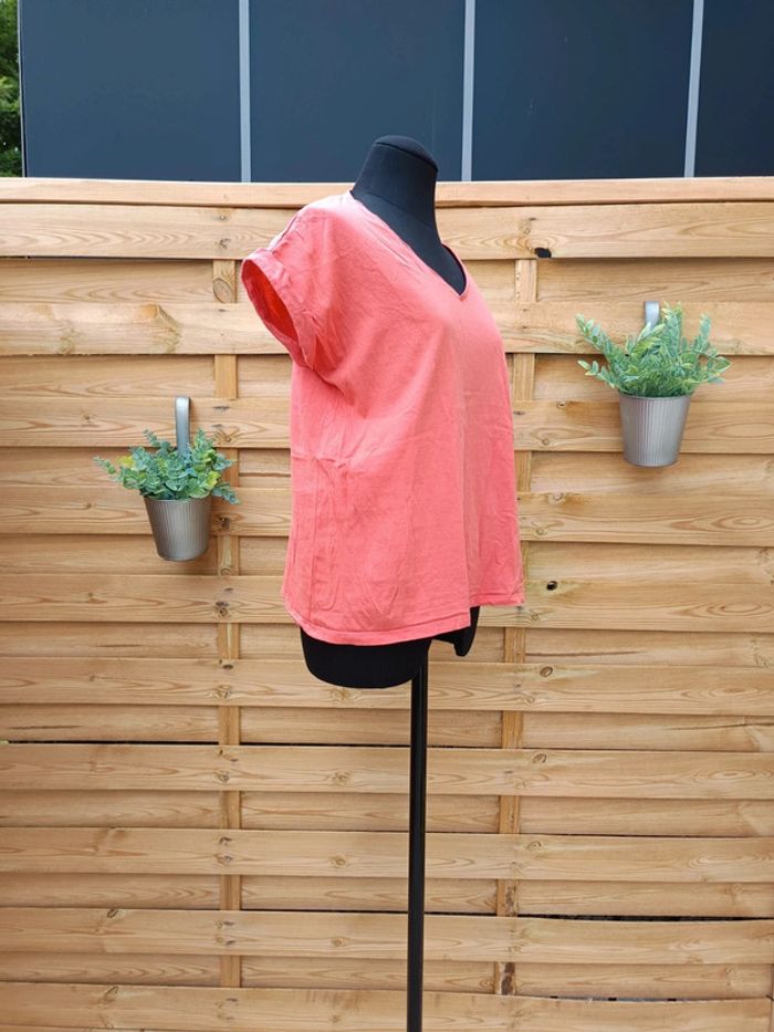 T-shirt col V taille M - photo numéro 2
