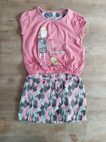 Tee-shirt et jupe 4 ans