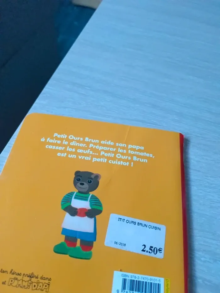 Petit ours brun cuisine avec papa - photo numéro 3