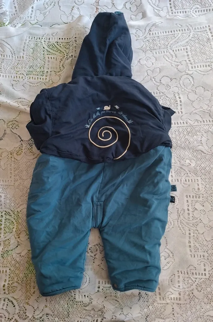 Combinaison pilote bleu marine - hiver, chaud et confortable, en très bon état, taille 6 mois - photo numéro 2