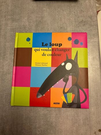 Livre mes grands album, le loup qui voulait changer de couleur