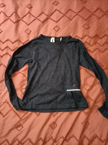 Superbe tee shirt Deeluxe74 8 ans