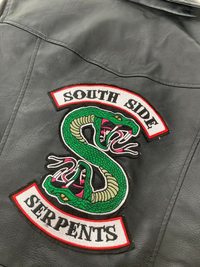 Veste en cuir de la série riverdale - photo numéro 2