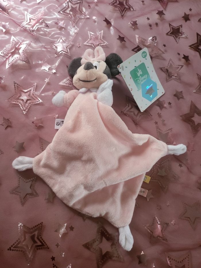 Doudou Minnie ( fiancée Mickey)