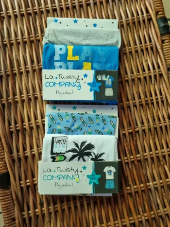Lot de 2 pyjamas neufs garçon taille 5 ans