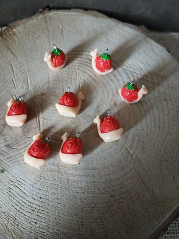 Lot de 8 pendentifs escargots