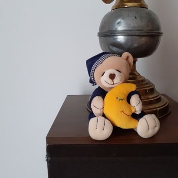 Petite peluche"Ourson & son doudou Lune"