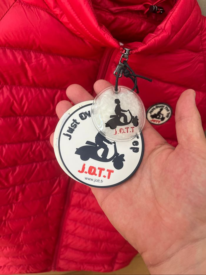 🧥Légère et stylée 🧥 Doudoune JOTT Rouge – Taille M - photo numéro 2
