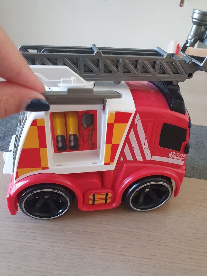 Camion de pompier télécommandé - photo numéro 3