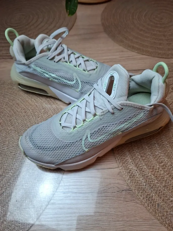 Nike Air Max 2090 Femme Taille 38 – Excellent état - photo numéro 2