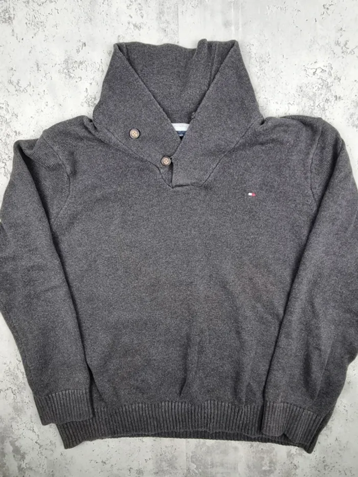 ● Pull Tommy Hilfiger gris foncé – Taille XXL Homme (mesures en photos) - photo numéro 3
