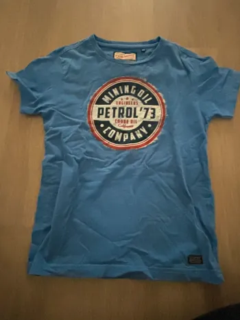 TEE shirt pétrole industries 8 ans
