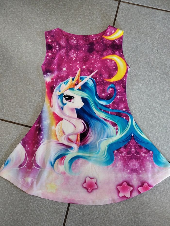Robe sans manche licorne T.4 A