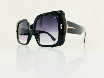 Lunette de soleil femme rectangulaire carrée et dorée verres dégradés UV protection catégorie 3