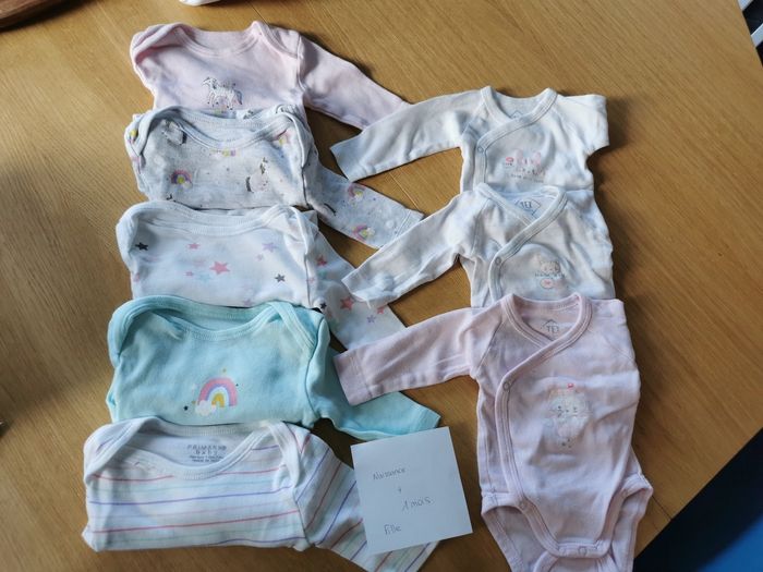 Lot de bodies naissance+ 1mois