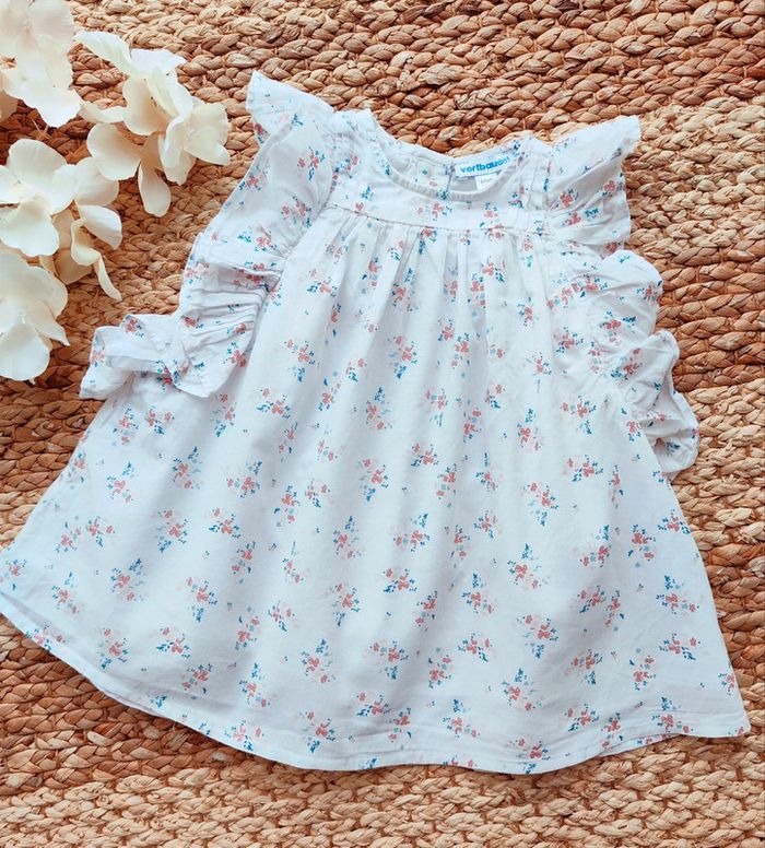 Jolie robe blanche évasée à petites fleurs 6 mois neuve