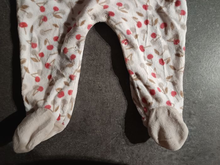 Pyjama cerises 12 mois - photo numéro 4