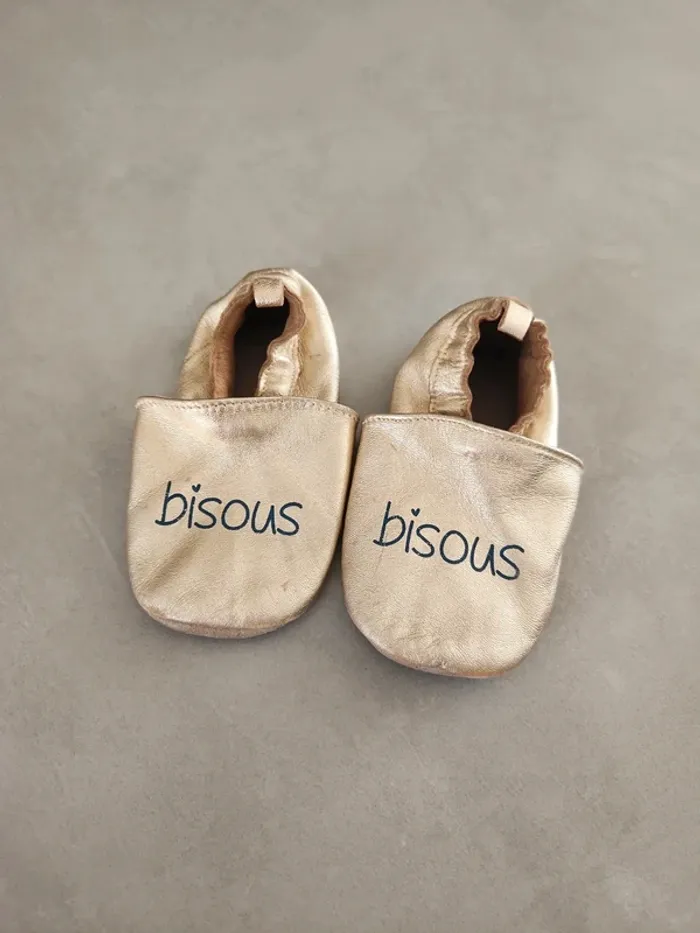 Chaussons souples dorés