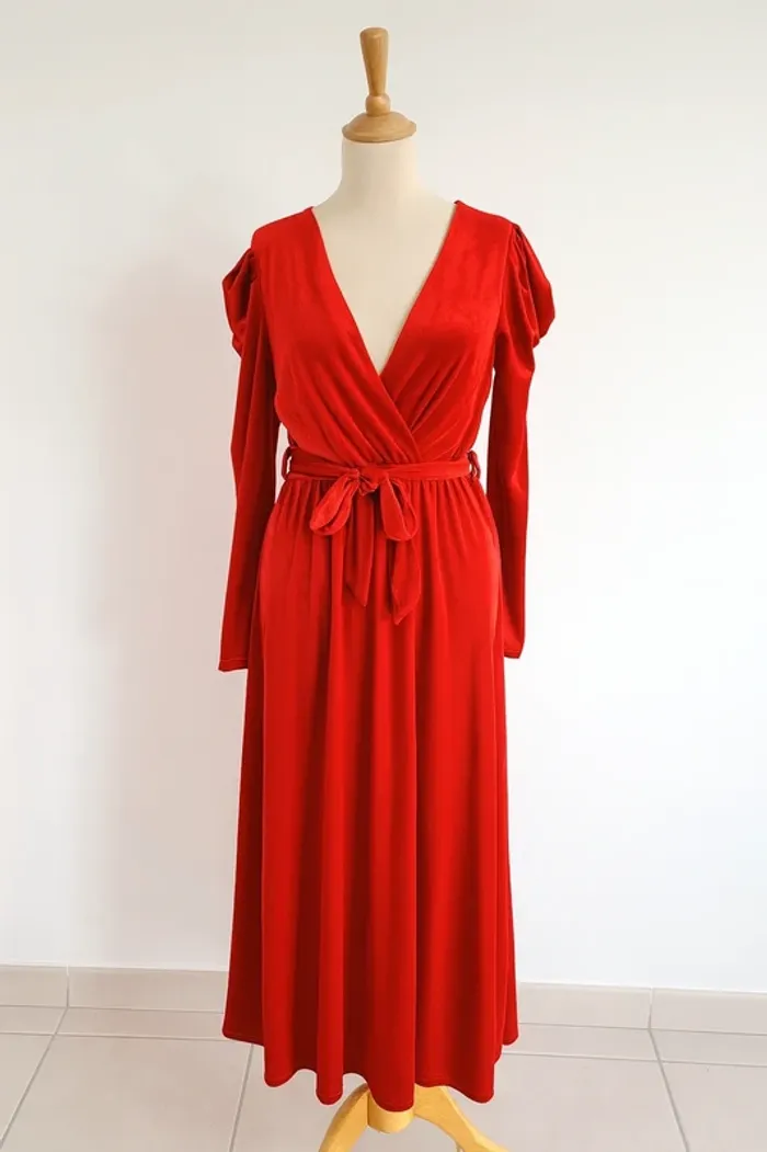 Robe longue rouge en velours