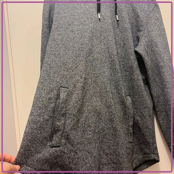 Pull à capuche et poche, marque H&M, taille xs - photo numéro 3