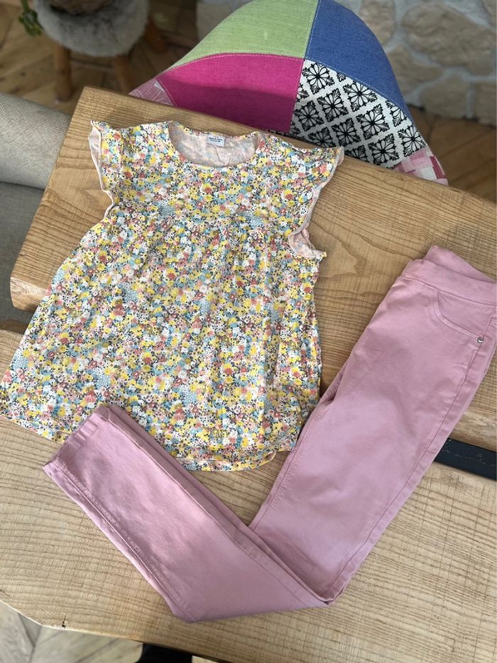 Ensemble 14 ans tape à l’œil t-shirt jean skinny rose jaune fleurs