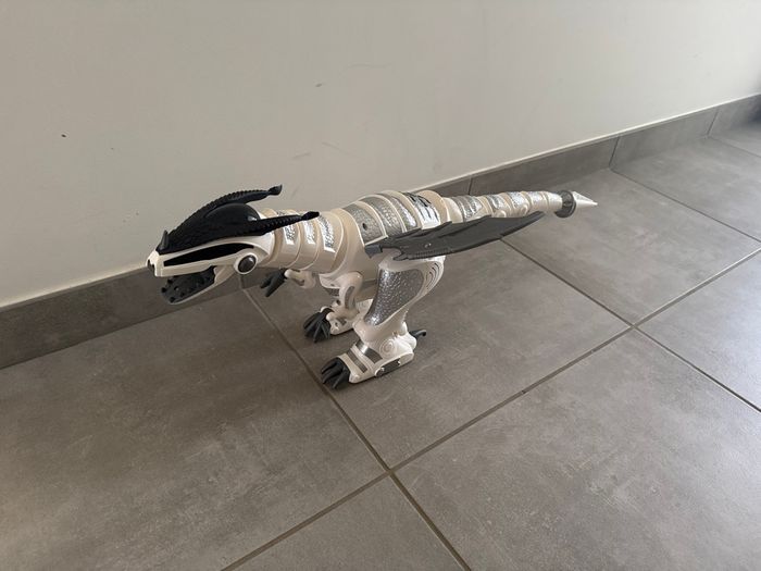 Robot dinosaure télécommandé Mega Rex